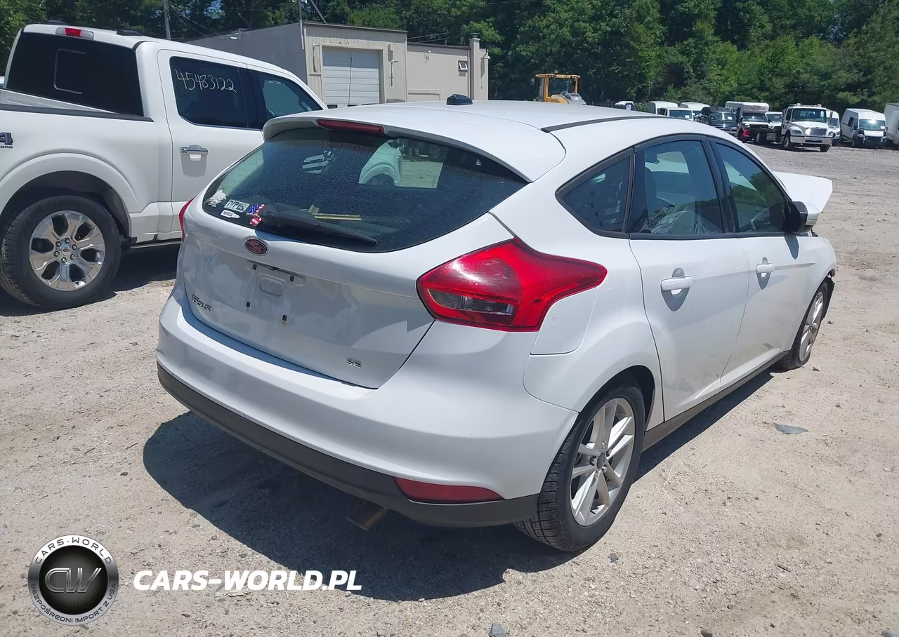 2016 Ford Focus Se VIN:1FADP3K23GL345454 - 4