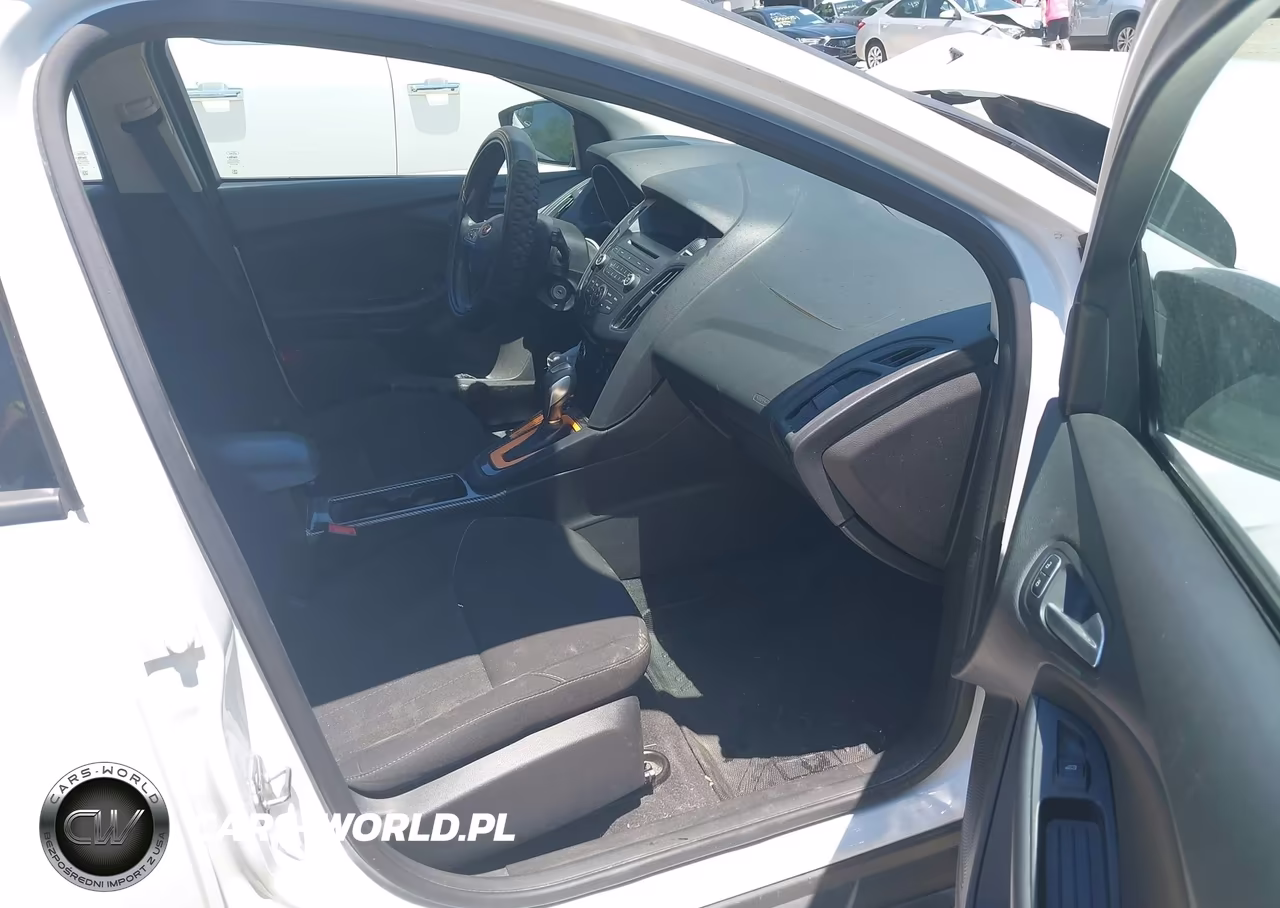 2016 Ford Focus Se VIN:1FADP3K23GL345454 - 5