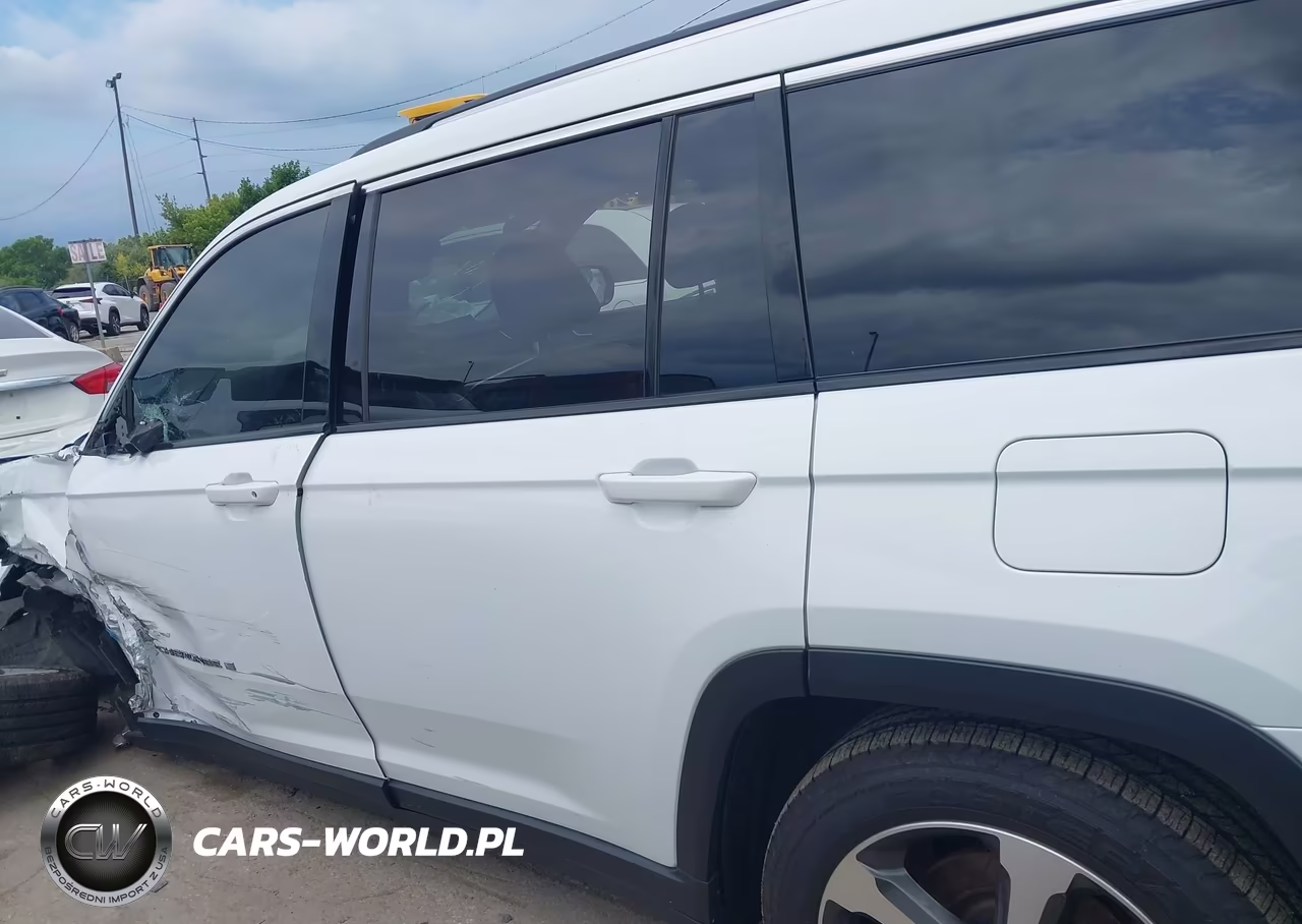 2023 Jeep Grand Cherokee L Limited 4X4 VIN:1C4RJKBG2P8801017 - 15