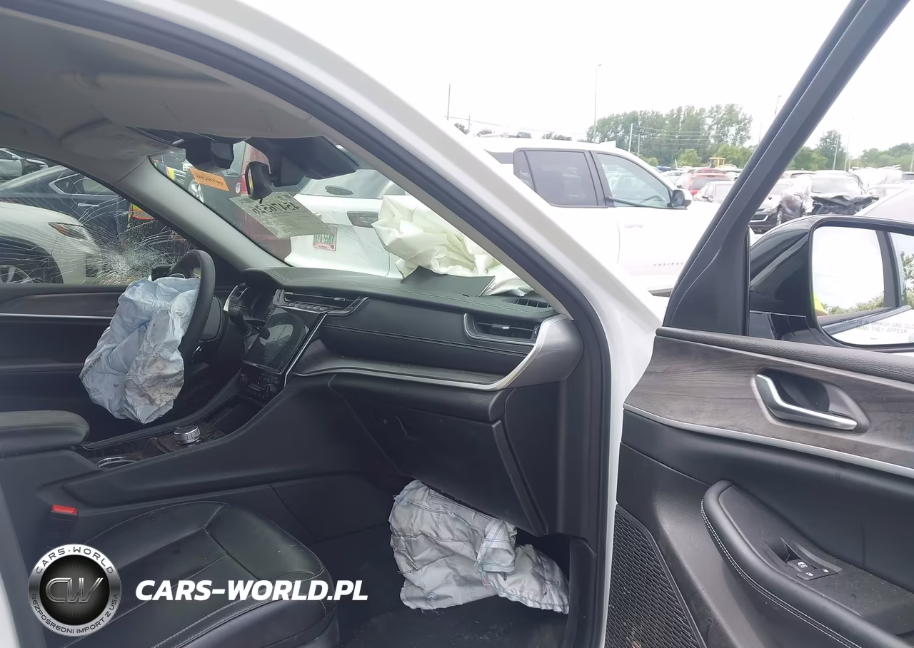 2023 Jeep Grand Cherokee L Limited 4X4 VIN:1C4RJKBG2P8801017 - 5