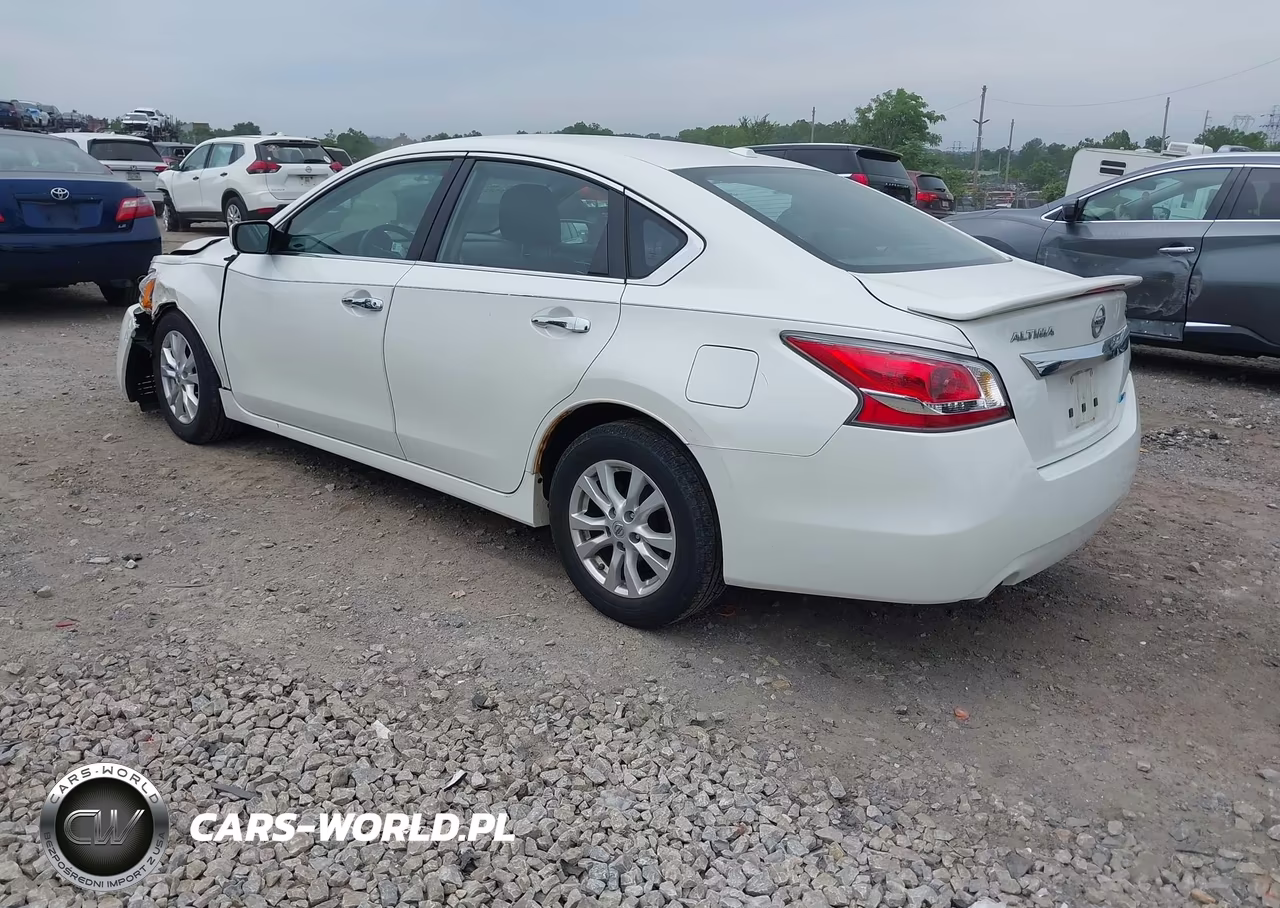 2014 Nissan Altima 2.5 S VIN:1N4AL3AP4EN249667 - 3