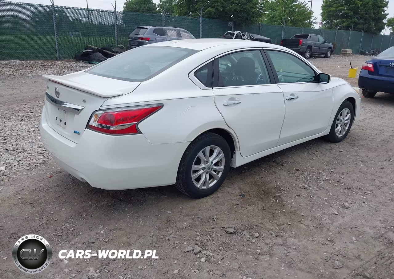 2014 Nissan Altima 2.5 S VIN:1N4AL3AP4EN249667 - 4