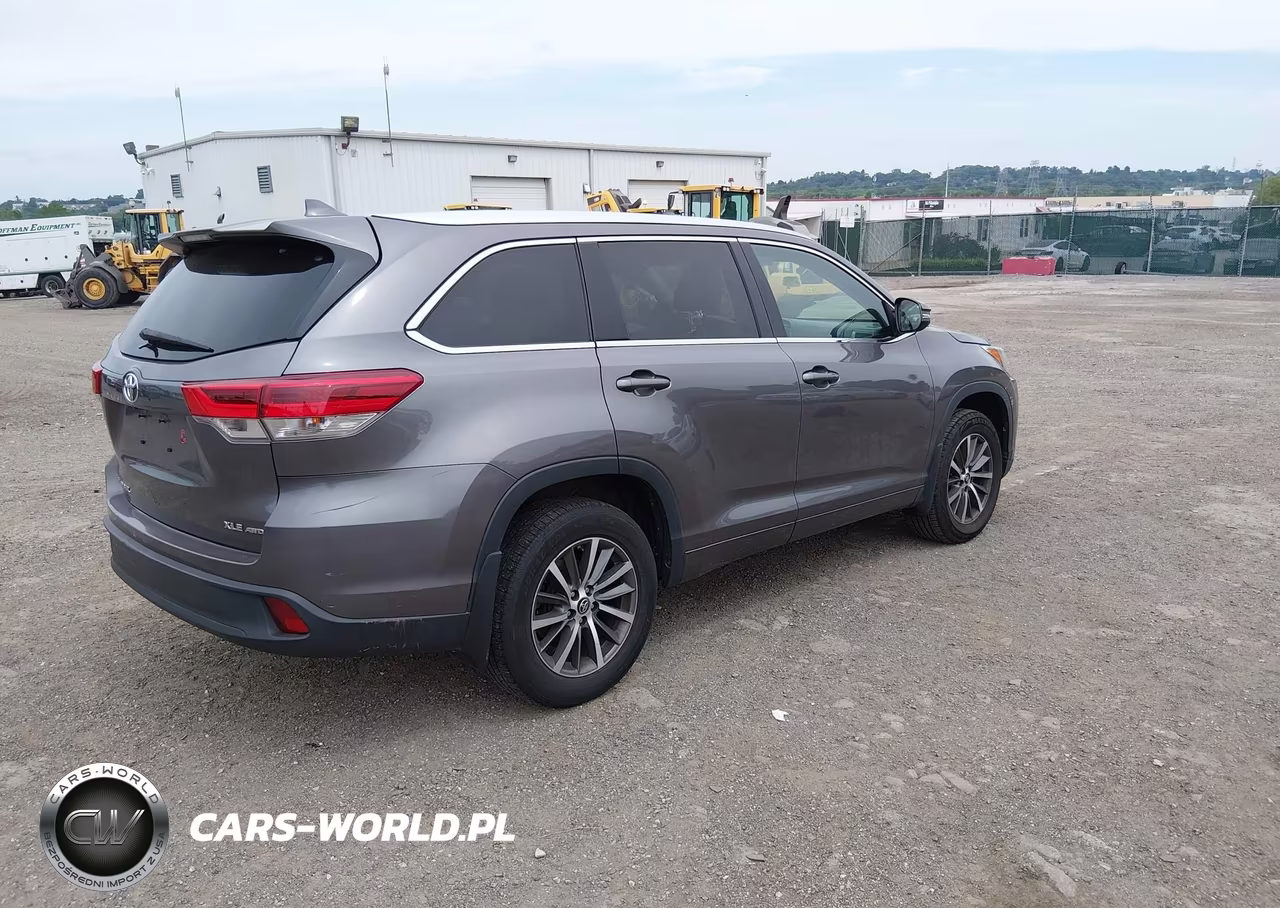 2017 Toyota Highlander Xle VIN:5TDJZRFH5HS390596 - 4
