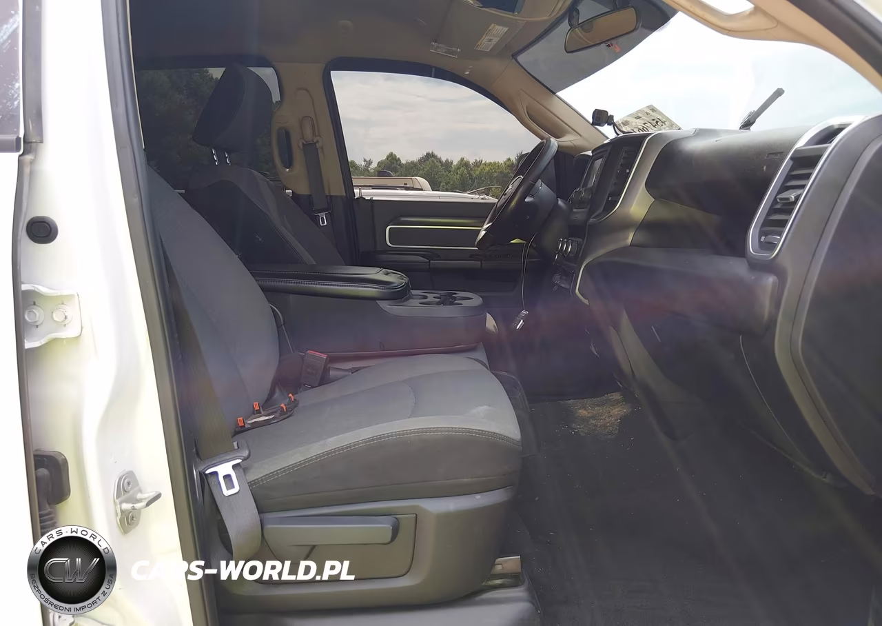 2019 Ram 2500 Big Horn 4X4 6'4 Box VIN:3C6UR5DJ9KG663693 - 5
