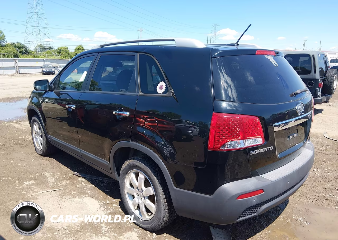 2011 Kia Sorento Lx VIN:5XYKT4A11BG133796 - 3