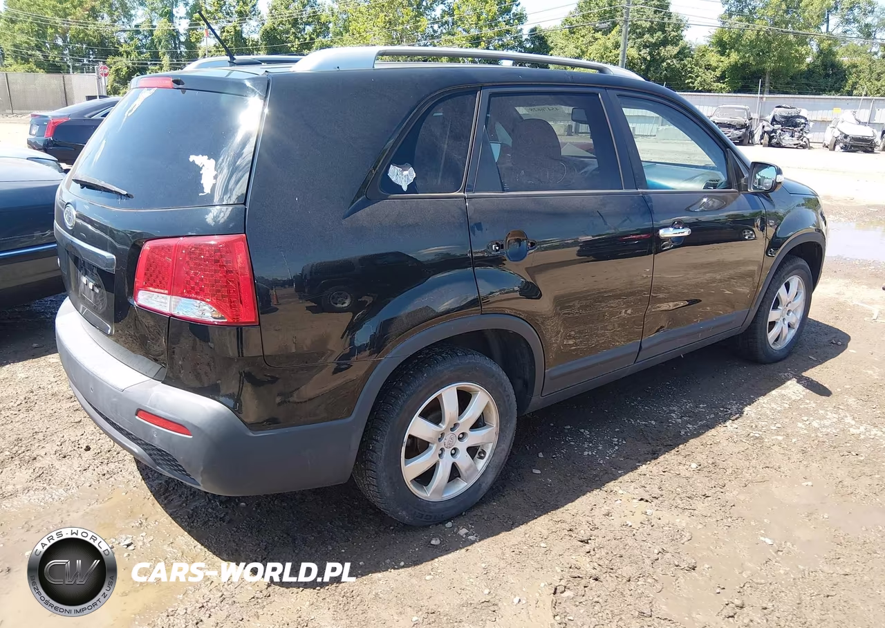 2011 Kia Sorento Lx VIN:5XYKT4A11BG133796 - 4