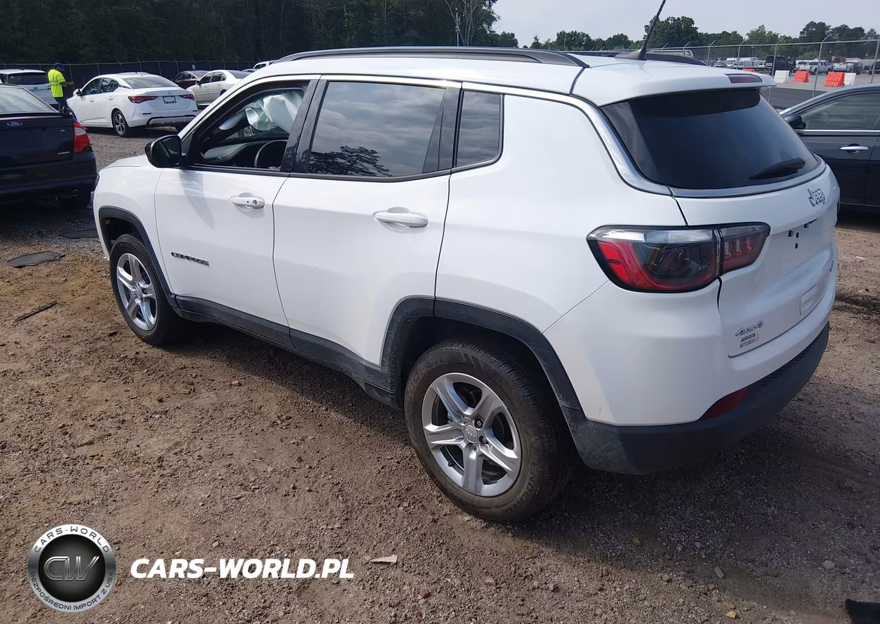 2024 Jeep Compass Latitude 4X4 VIN:3C4NJDBN2RT595260 - 3