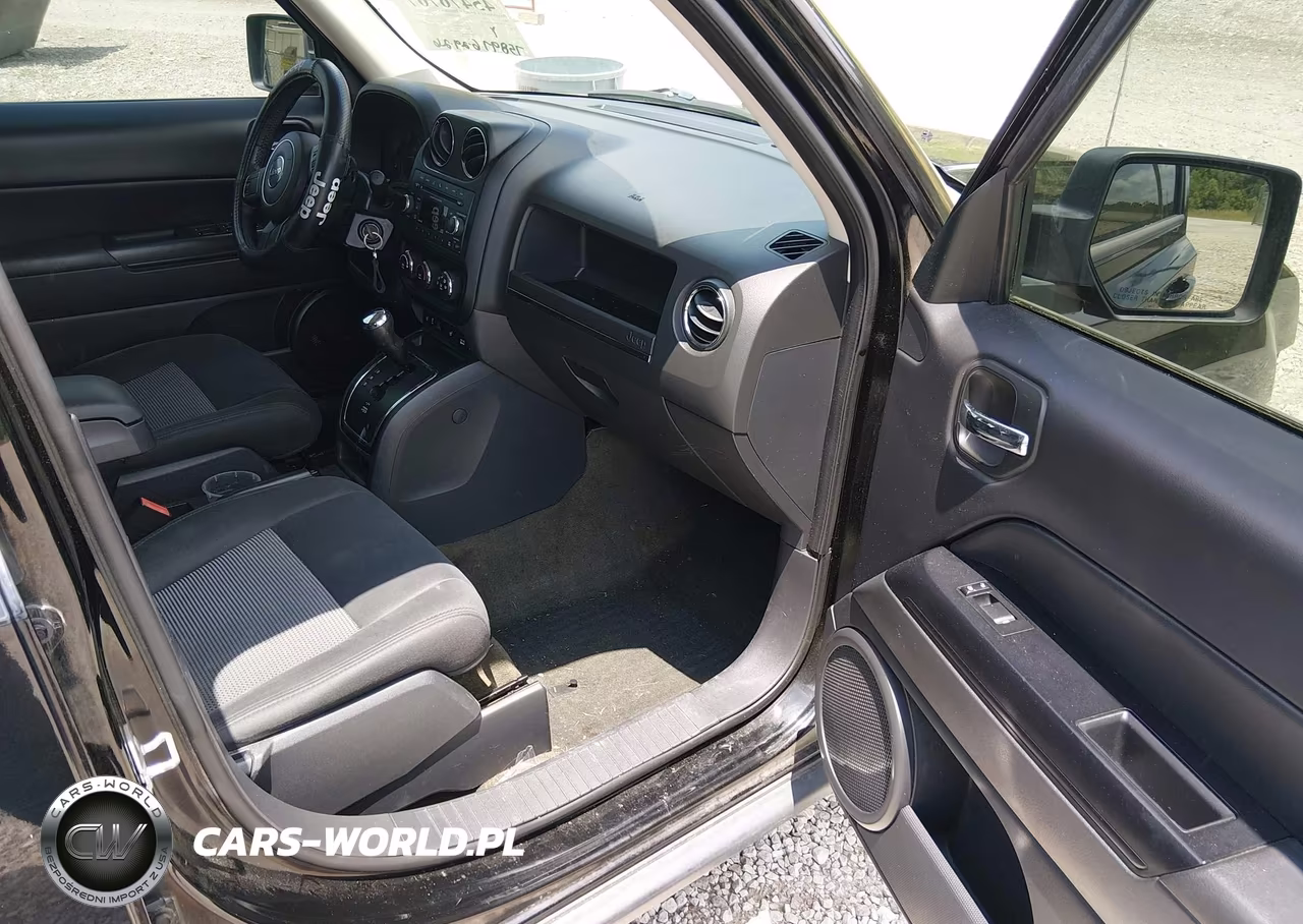 2016 Jeep Patriot Latitude VIN:1C4NJPFAXGD813828 - 5
