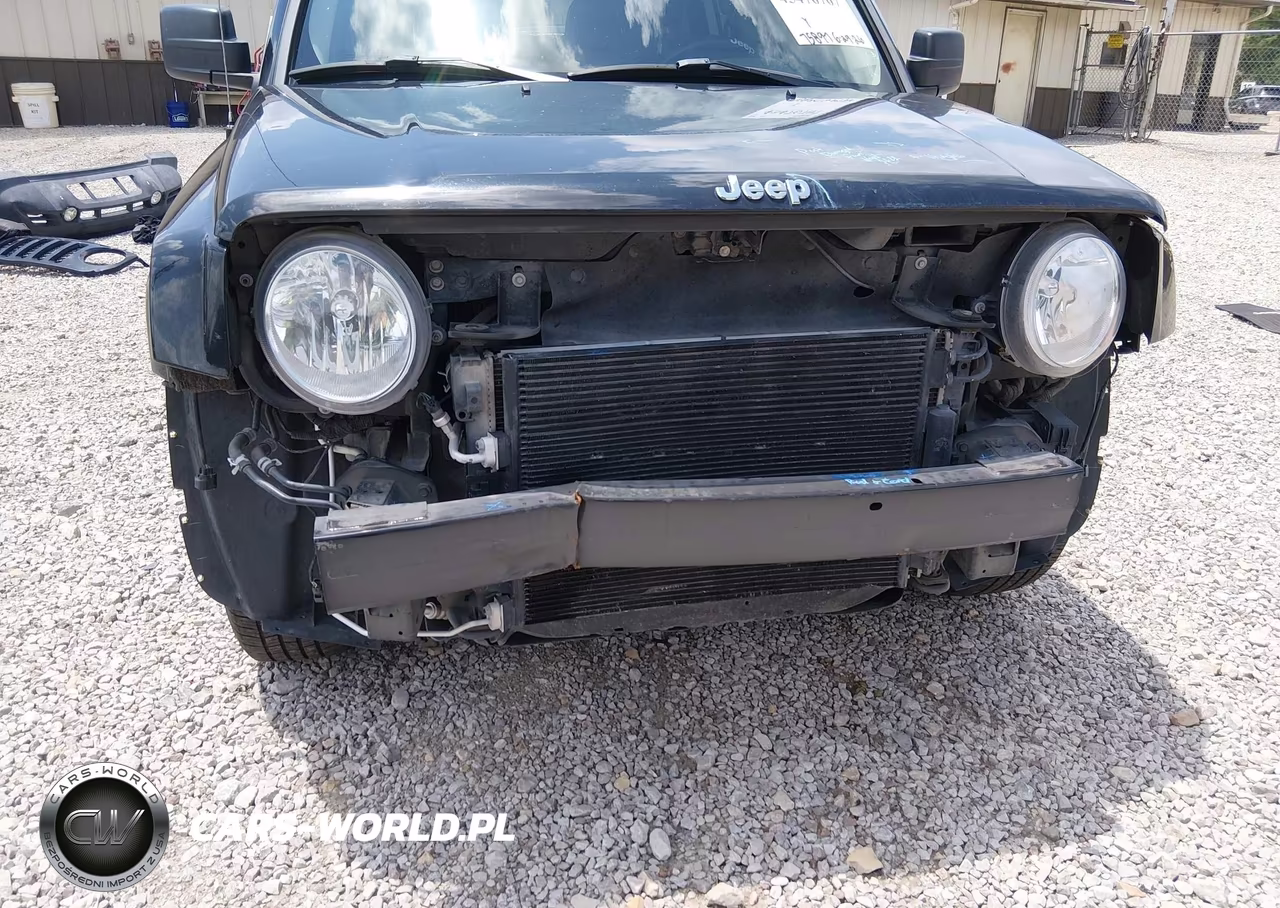 2016 Jeep Patriot Latitude VIN:1C4NJPFAXGD813828 - 6