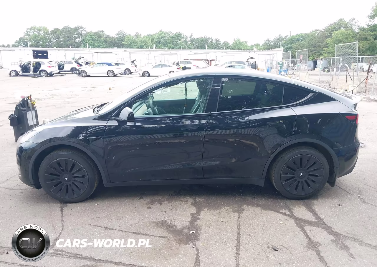 2022 Tesla Model Y Long Range Dual Motor All-Wheel Drive VIN:7SAYGAEE2NF388417 - 15