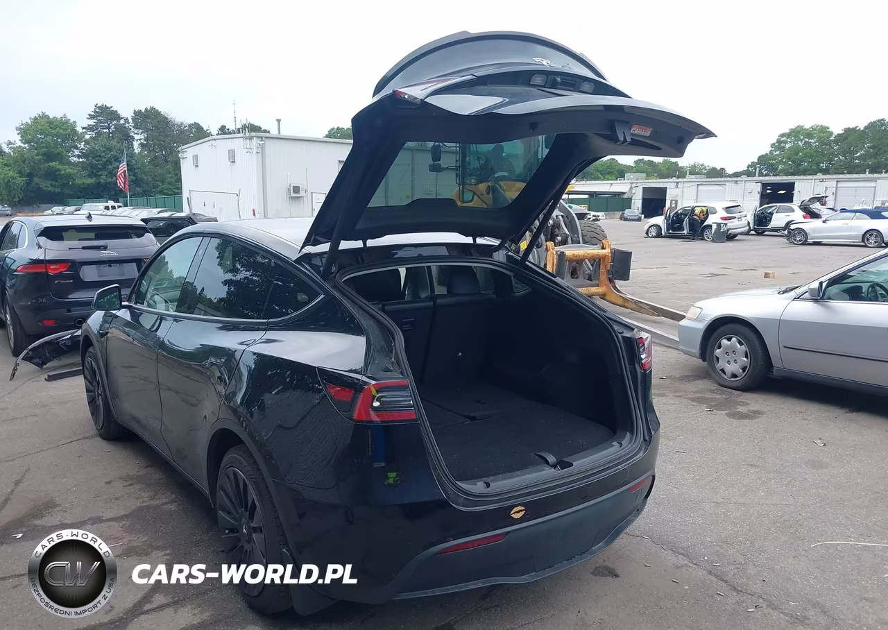 2022 Tesla Model Y Long Range Dual Motor All-Wheel Drive VIN:7SAYGAEE2NF388417 - 3