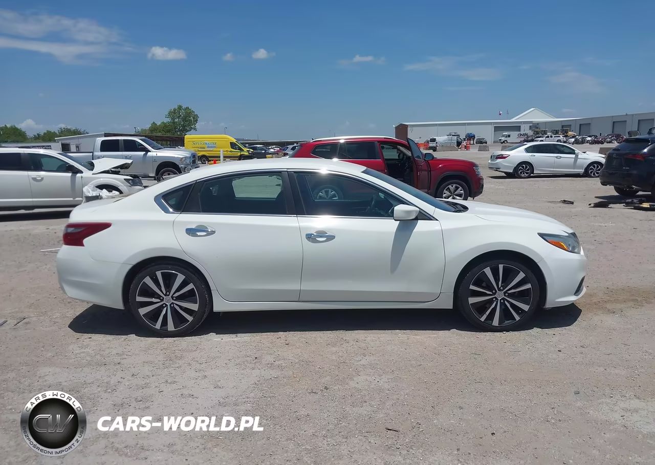 2018 Nissan Altima 2.5 S VIN:1N4AL3AP0JC128897 - 13
