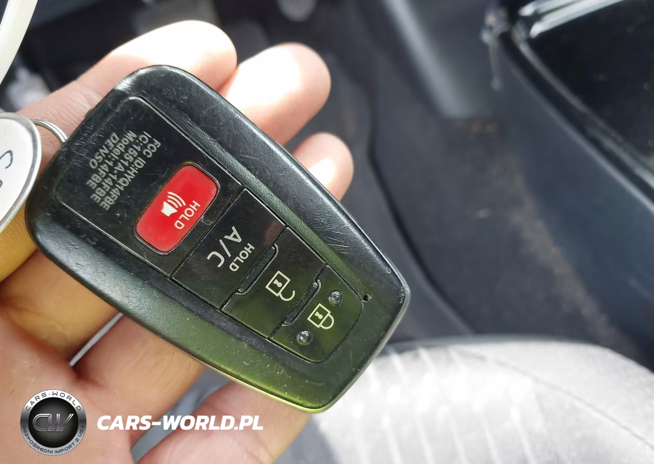 2017 Toyota Prius Prime Plus VIN:JTDKARFP1H3043108 - 11