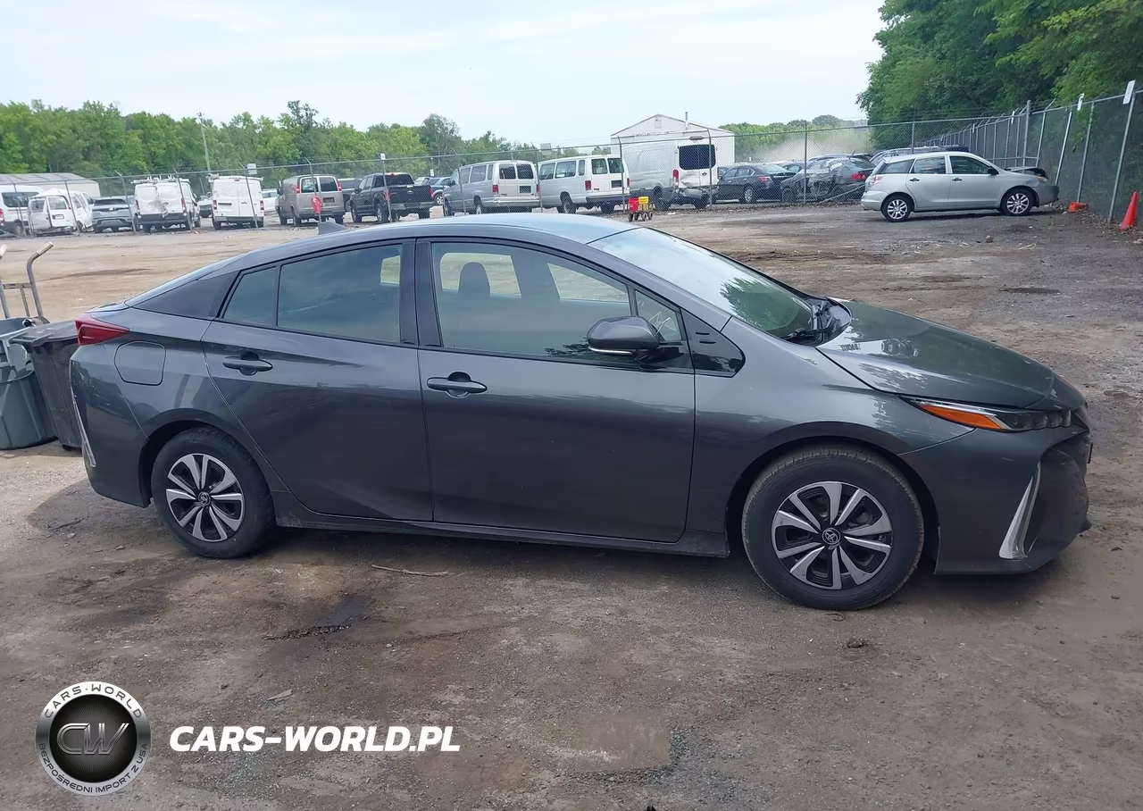 2017 Toyota Prius Prime Plus VIN:JTDKARFP1H3043108 - 13