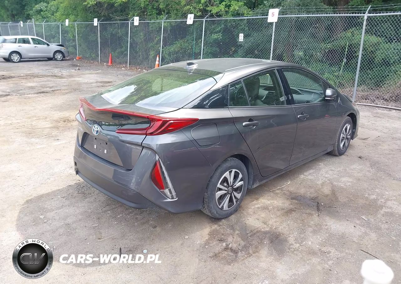 2017 Toyota Prius Prime Plus VIN:JTDKARFP1H3043108 - 4