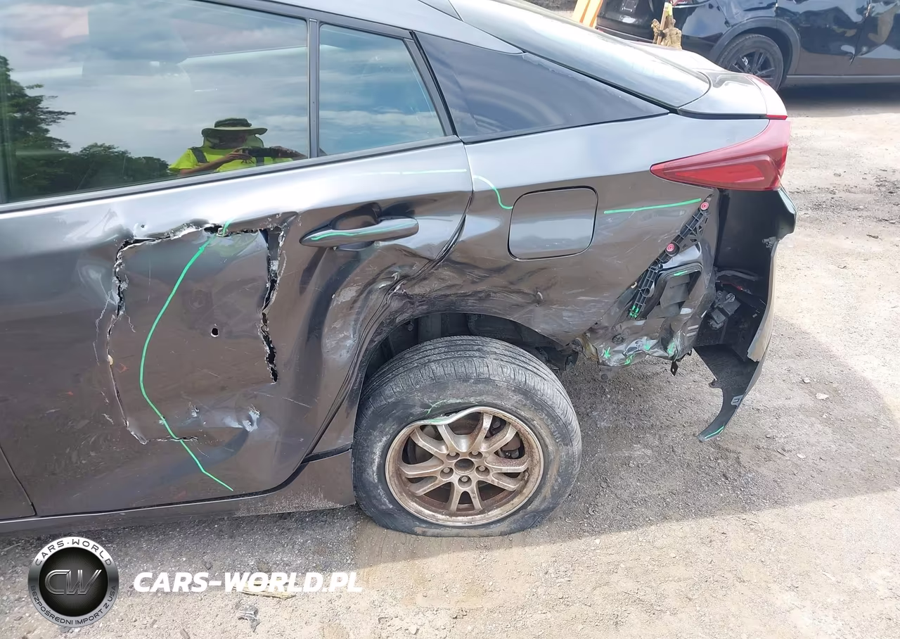 2017 Toyota Prius Prime Plus VIN:JTDKARFP1H3043108 - 6