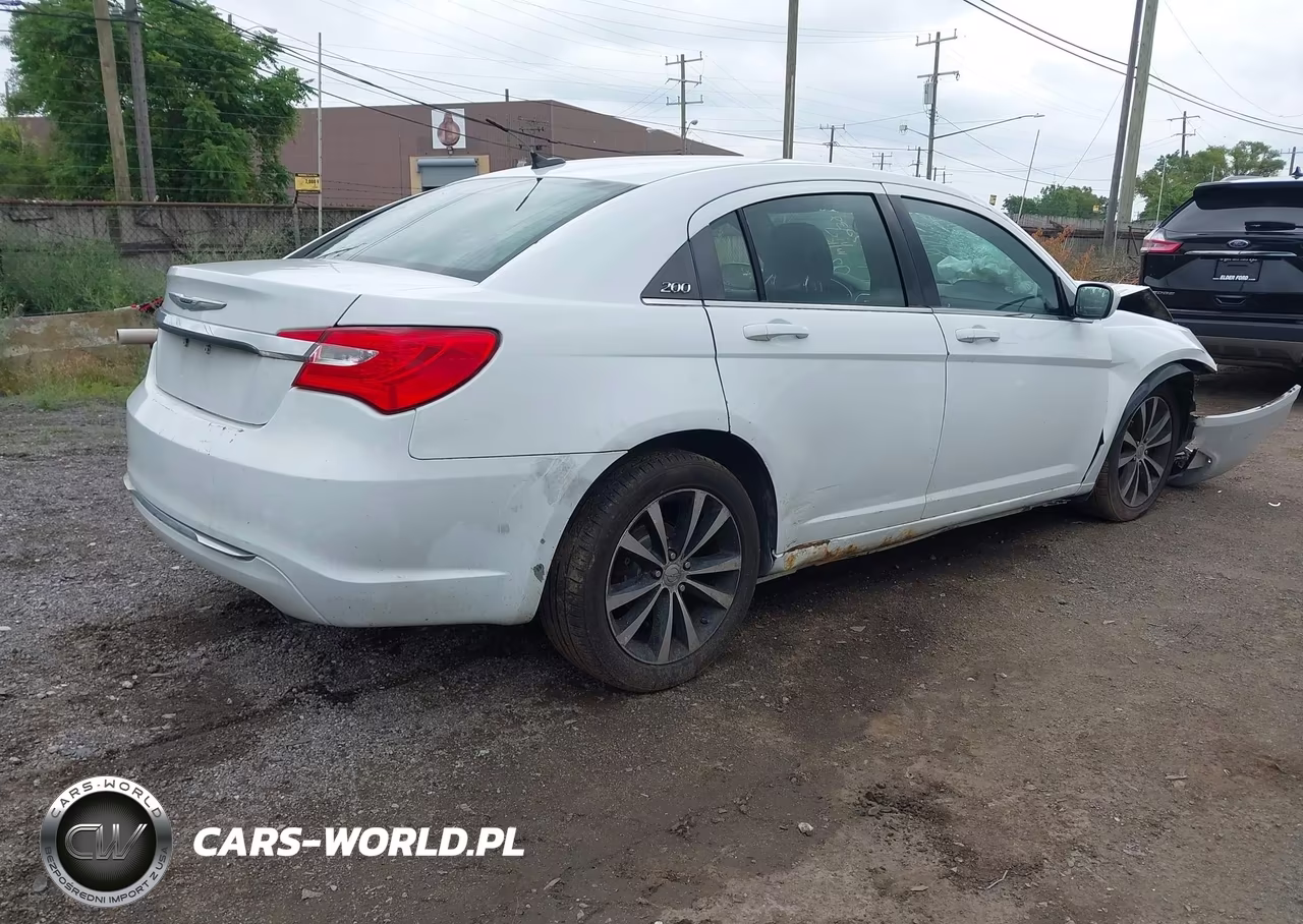 2014 Chrysler 200 Touring VIN:1C3CCBBG6EN193246 - 4