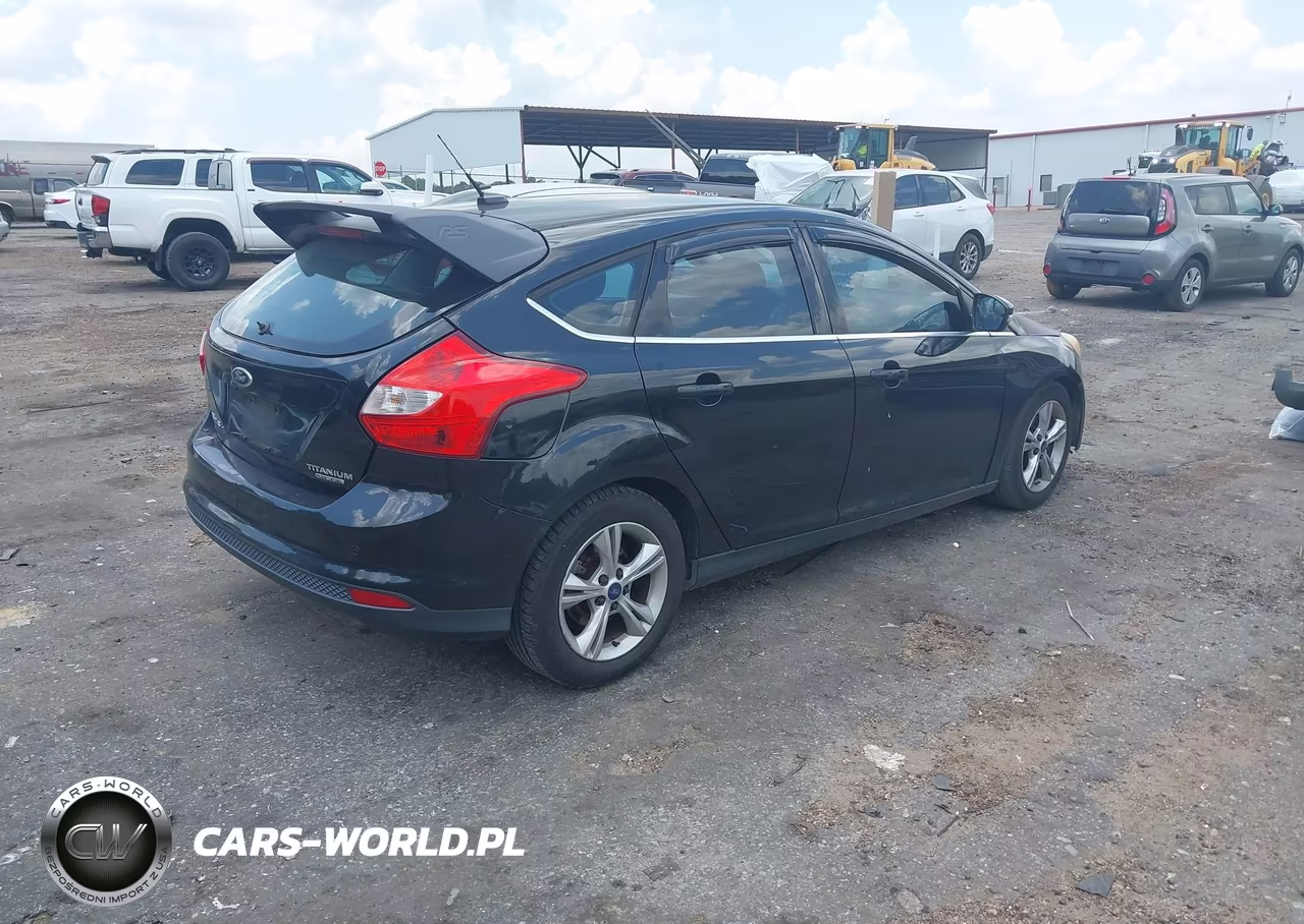 2014 Ford Focus Titanium VIN:1FADP3N27EL396027 - 4