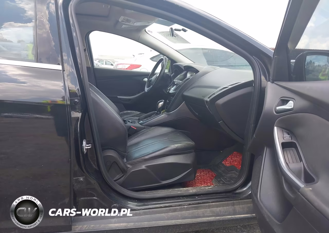 2014 Ford Focus Titanium VIN:1FADP3N27EL396027 - 5