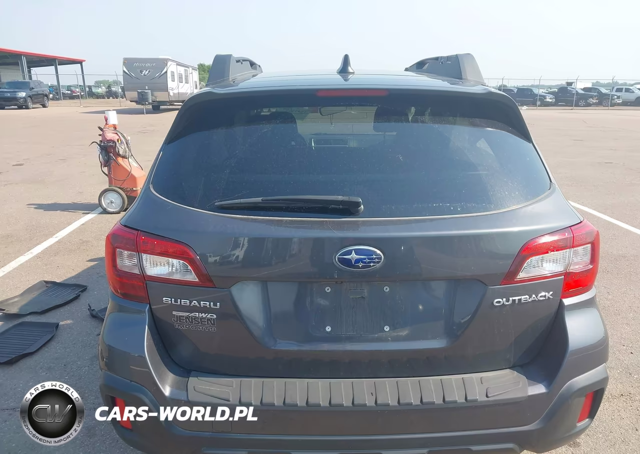 2018 Subaru Outback 2.5I Premium VIN:4S4BSAFC6J3396831 - 17
