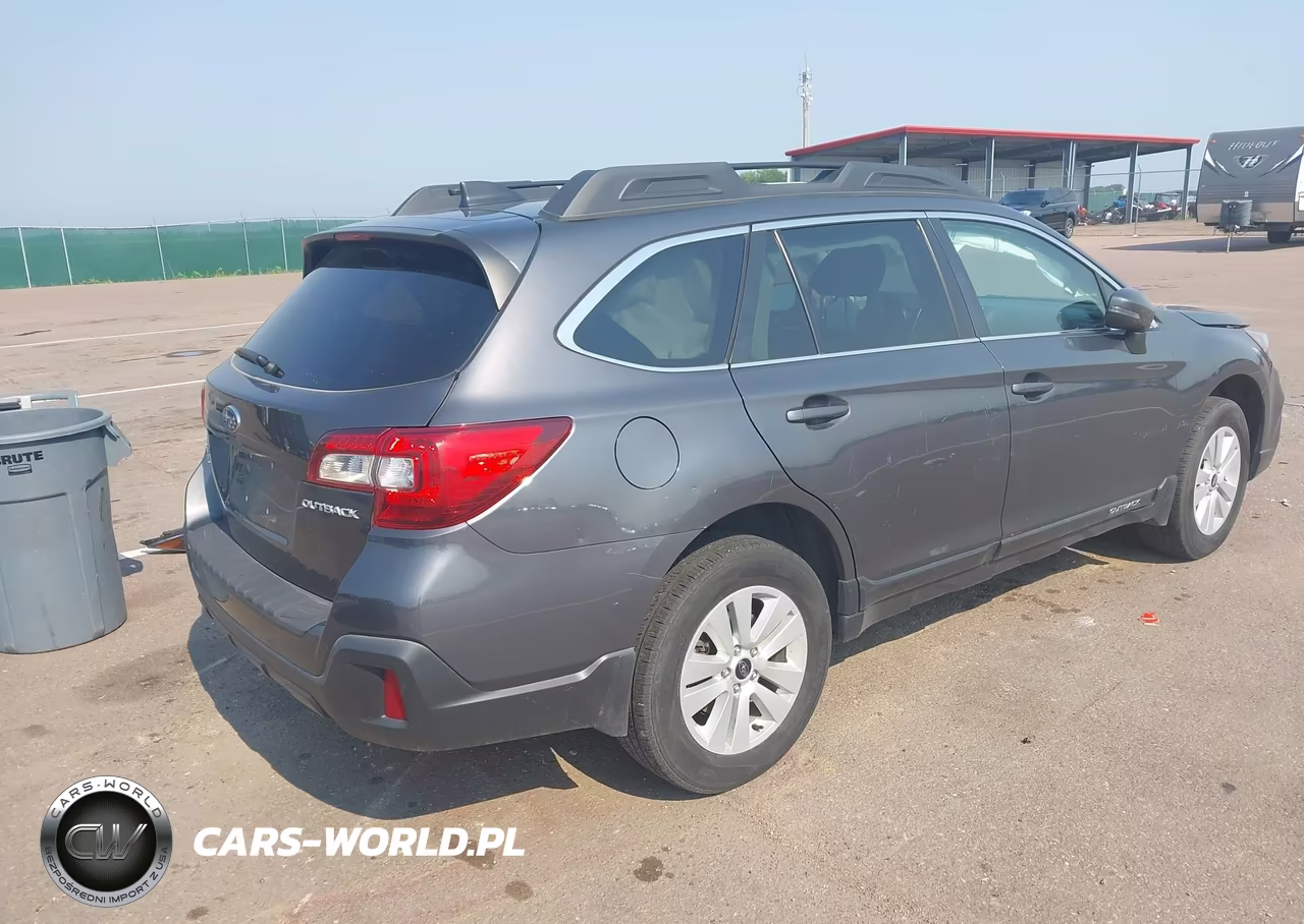 2018 Subaru Outback 2.5I Premium VIN:4S4BSAFC6J3396831 - 4