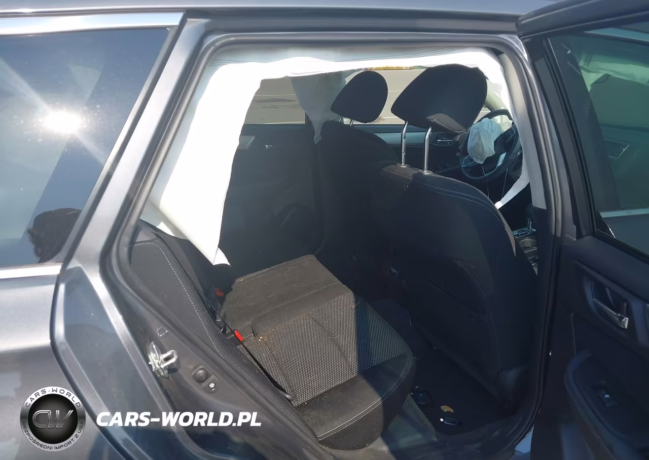 2018 Subaru Outback 2.5I Premium VIN:4S4BSAFC6J3396831 - 8