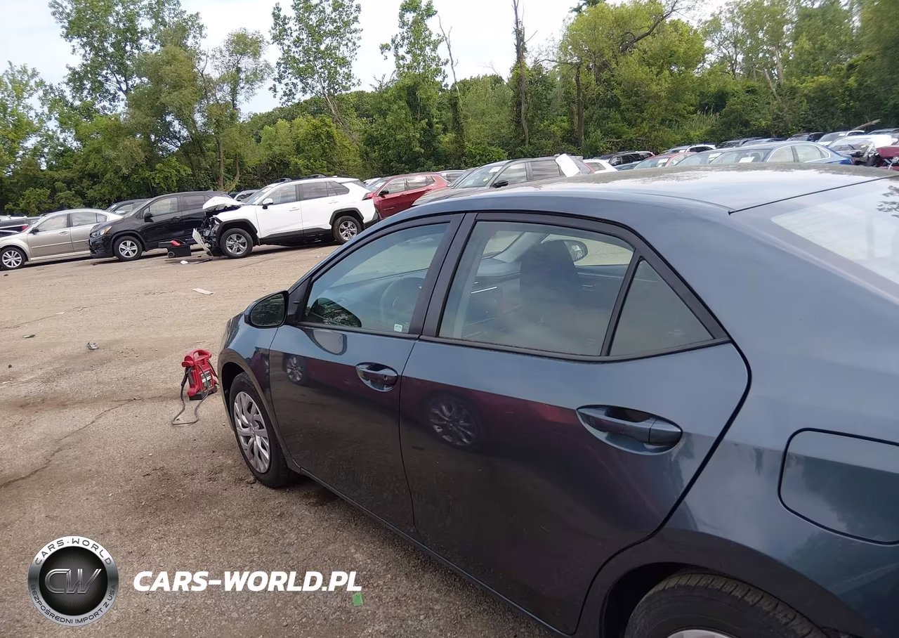 2018 Toyota Corolla Le VIN:2T1BURHE7JC988435 - 15