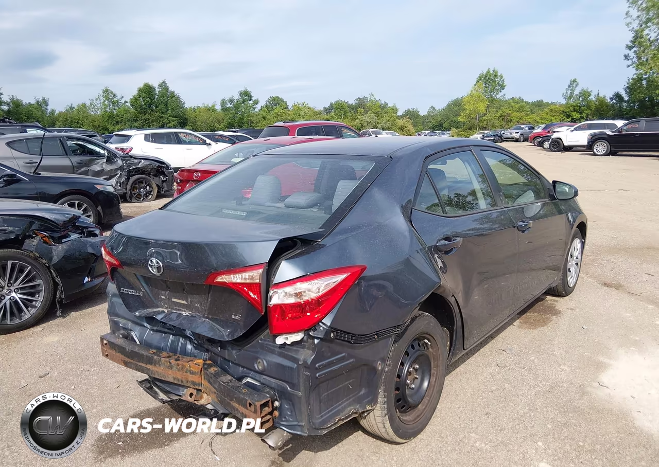 2018 Toyota Corolla Le VIN:2T1BURHE7JC988435 - 4