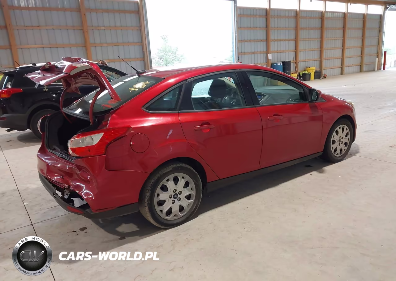 2012 Ford Focus Se VIN:1FAHP3F22CL359982 - 4