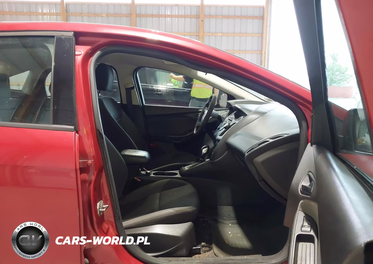 2012 Ford Focus Se VIN:1FAHP3F22CL359982 - 5