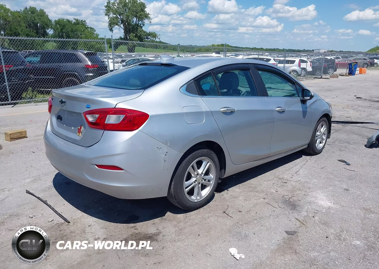2017 Chevrolet Cruze Lt Manual VIN:1G1BG5SE6H7256617 - 4