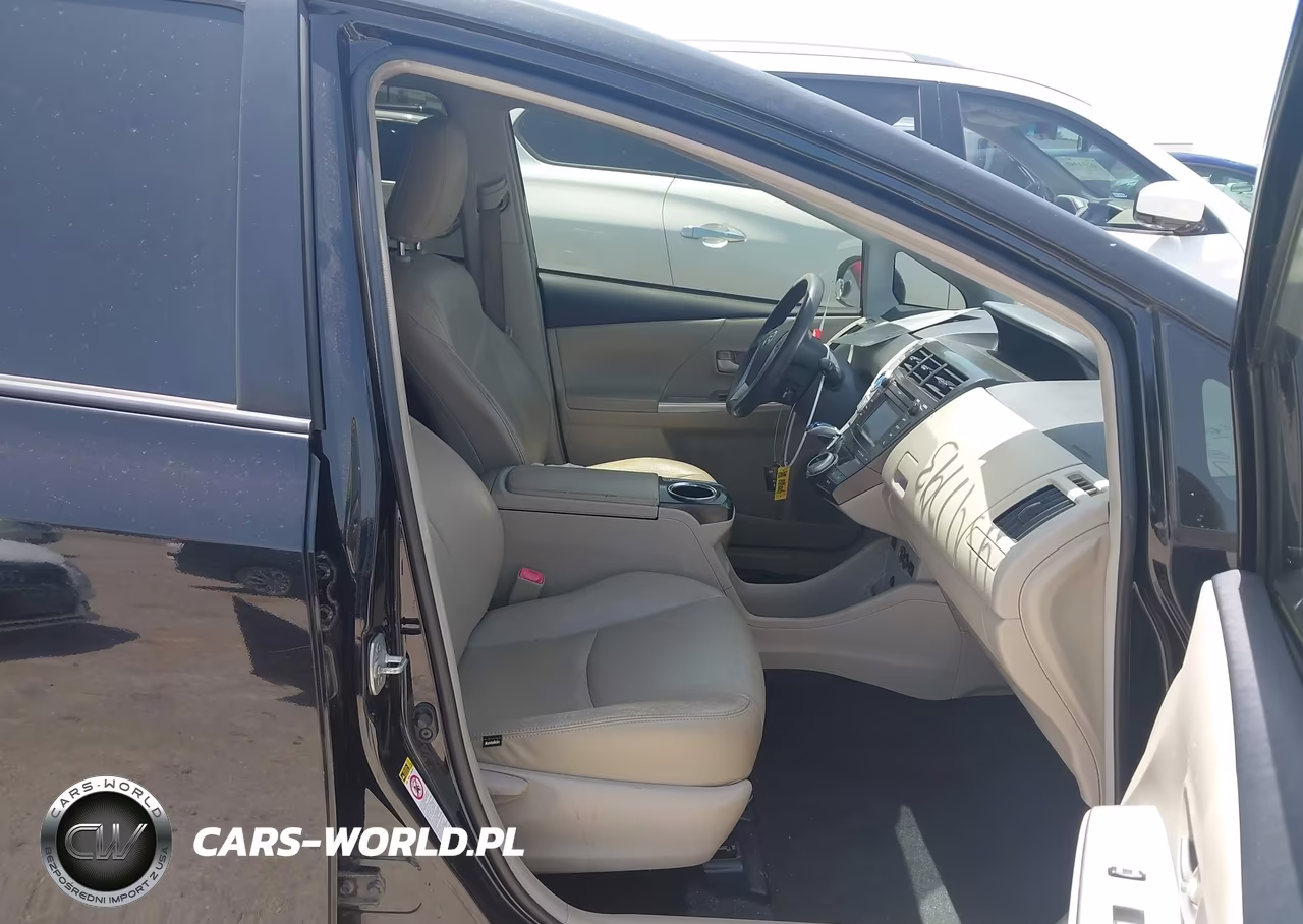 2013 Toyota Prius V Three VIN:JTDZN3EU8D3227074 - 5