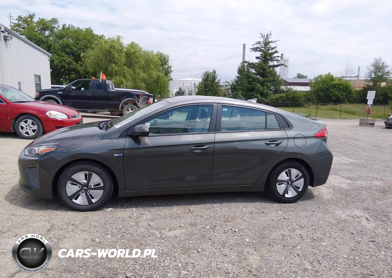 2020 Hyundai Ioniq Hybrid Blue VIN:KMHC65LC4LU220183 - 17