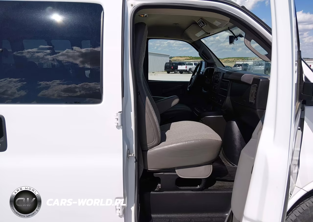 2017 Chevrolet Express 3500 Lt VIN:1GAZGPFG3H1269107 - 5