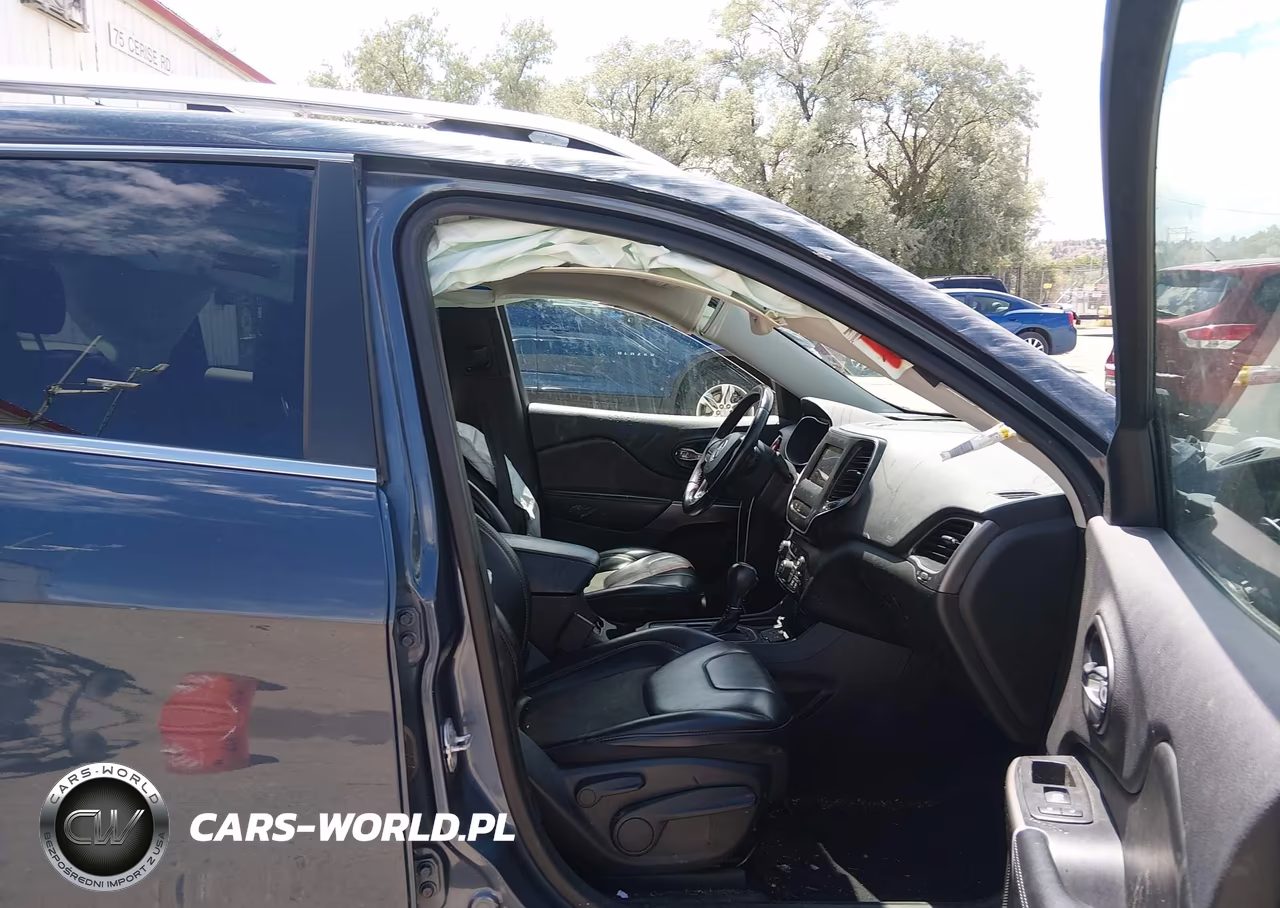 2019 Jeep Cherokee Latitude Plus Fwd VIN:1C4PJLLB9KD387458 - 5