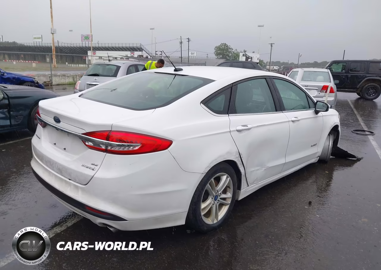 2018 Ford Fusion Hybrid Se VIN:3FA6P0LU5JR247851 - 4
