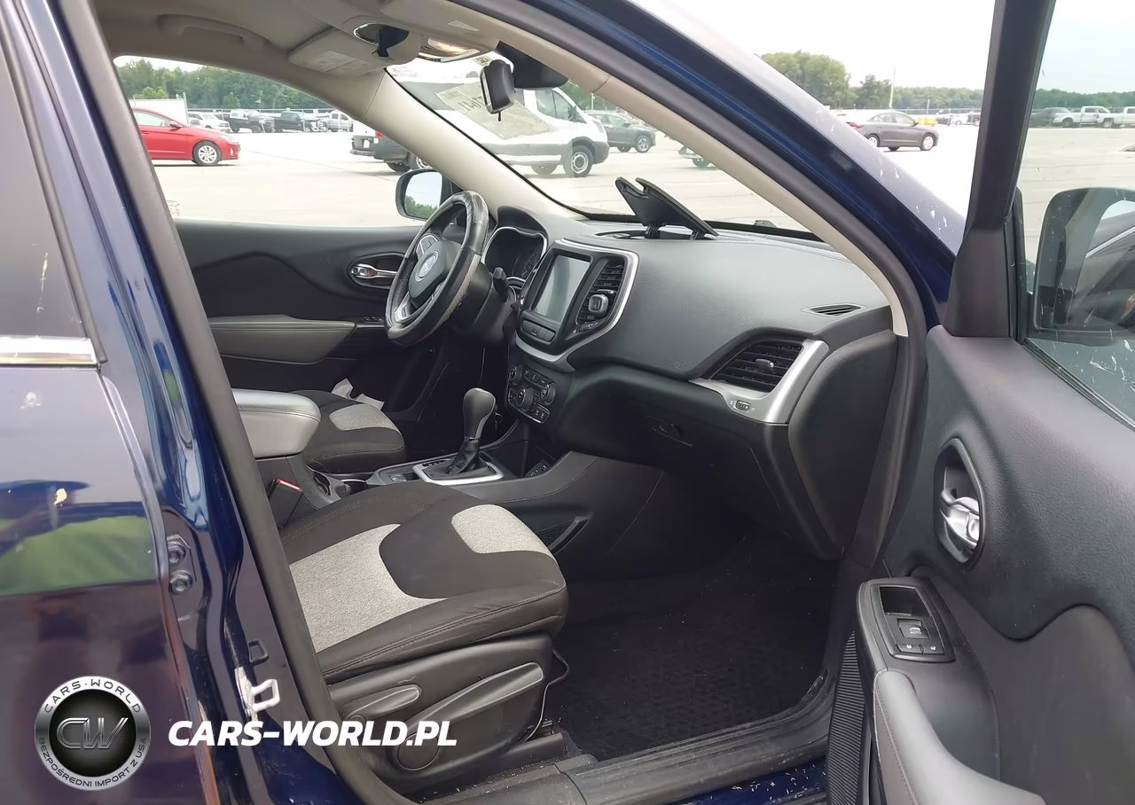 2014 Jeep Cherokee Latitude VIN:1C4PJLCS3EW154281 - 5