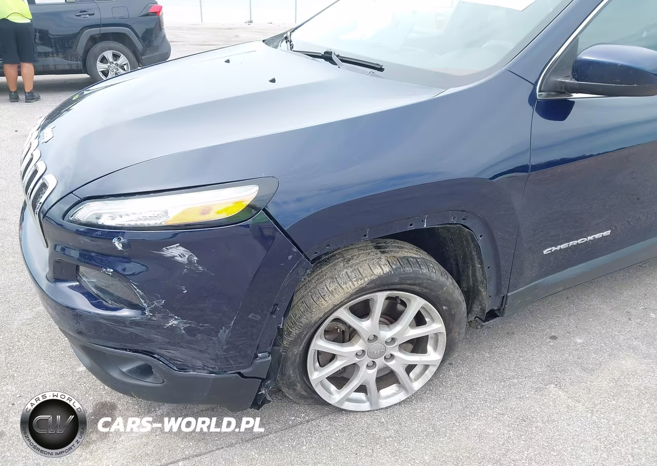 2014 Jeep Cherokee Latitude VIN:1C4PJLCS3EW154281 - 6