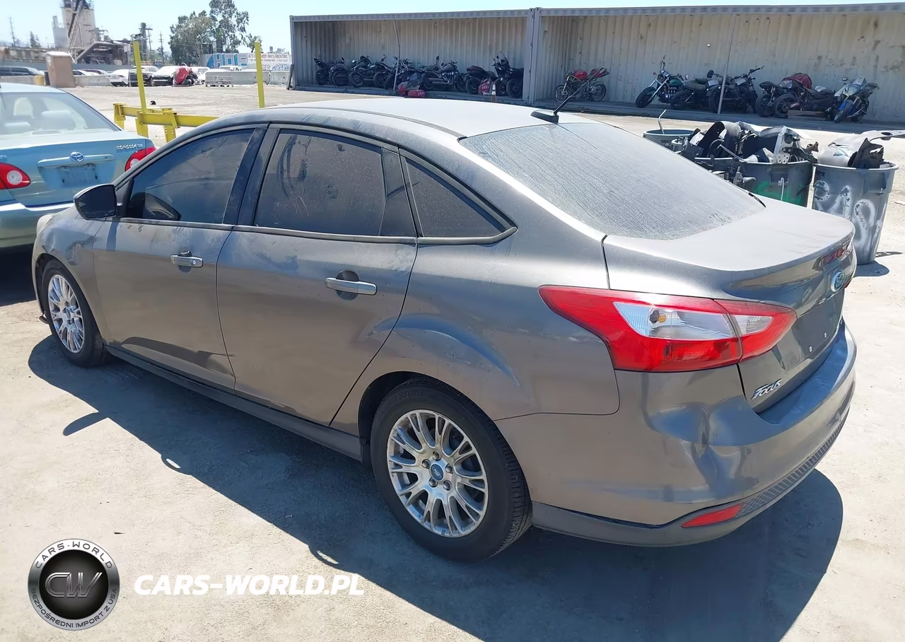 2012 Ford Focus Se VIN:1FAHP3F25CL239349 - 3