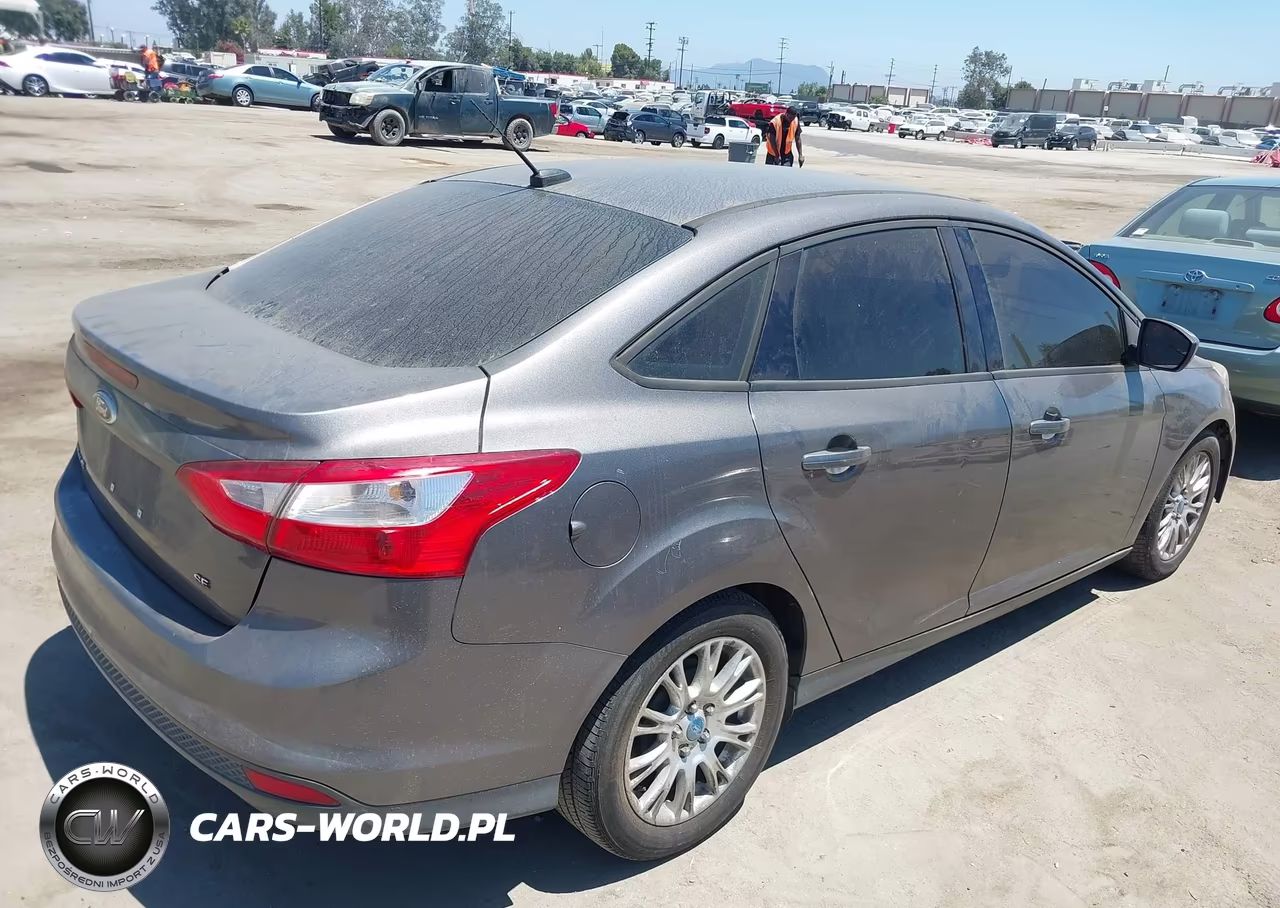 2012 Ford Focus Se VIN:1FAHP3F25CL239349 - 4
