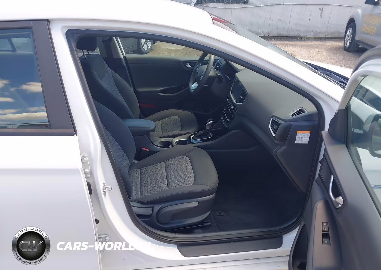 2019 Hyundai Ioniq Hybrid Blue VIN:KMHC65LC8KU106721 - 5