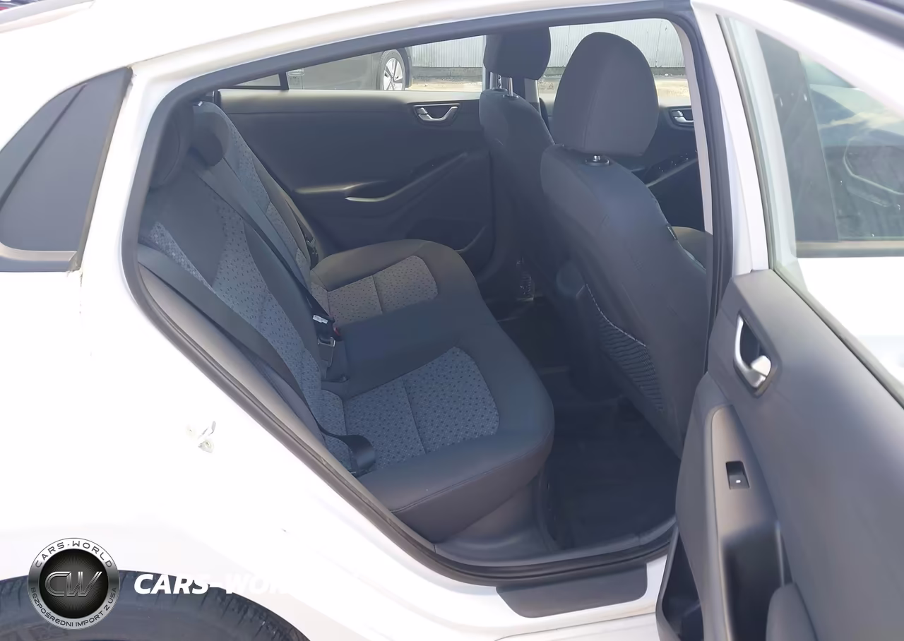 2019 Hyundai Ioniq Hybrid Blue VIN:KMHC65LC8KU106721 - 8