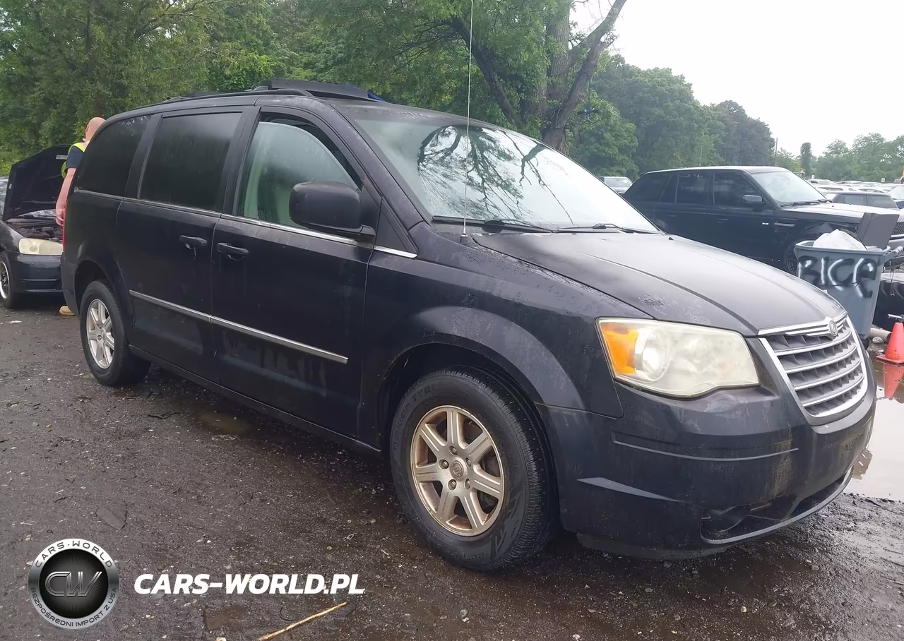 2010 Chrysler Town & Country Touring Plus – zdjęcie 1 z 12