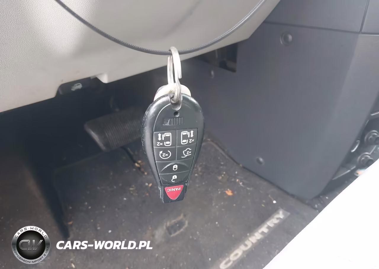 2010 Chrysler Town & Country Touring Plus VIN:2A4RR8DXXAR320401 - 11