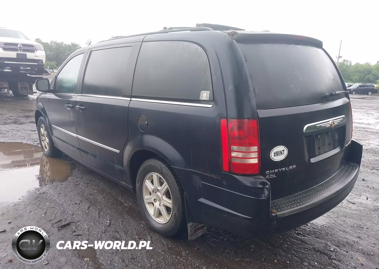 2010 Chrysler Town & Country Touring Plus VIN:2A4RR8DXXAR320401 - 3