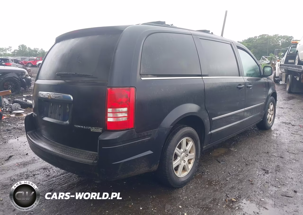 2010 Chrysler Town & Country Touring Plus VIN:2A4RR8DXXAR320401 - 4
