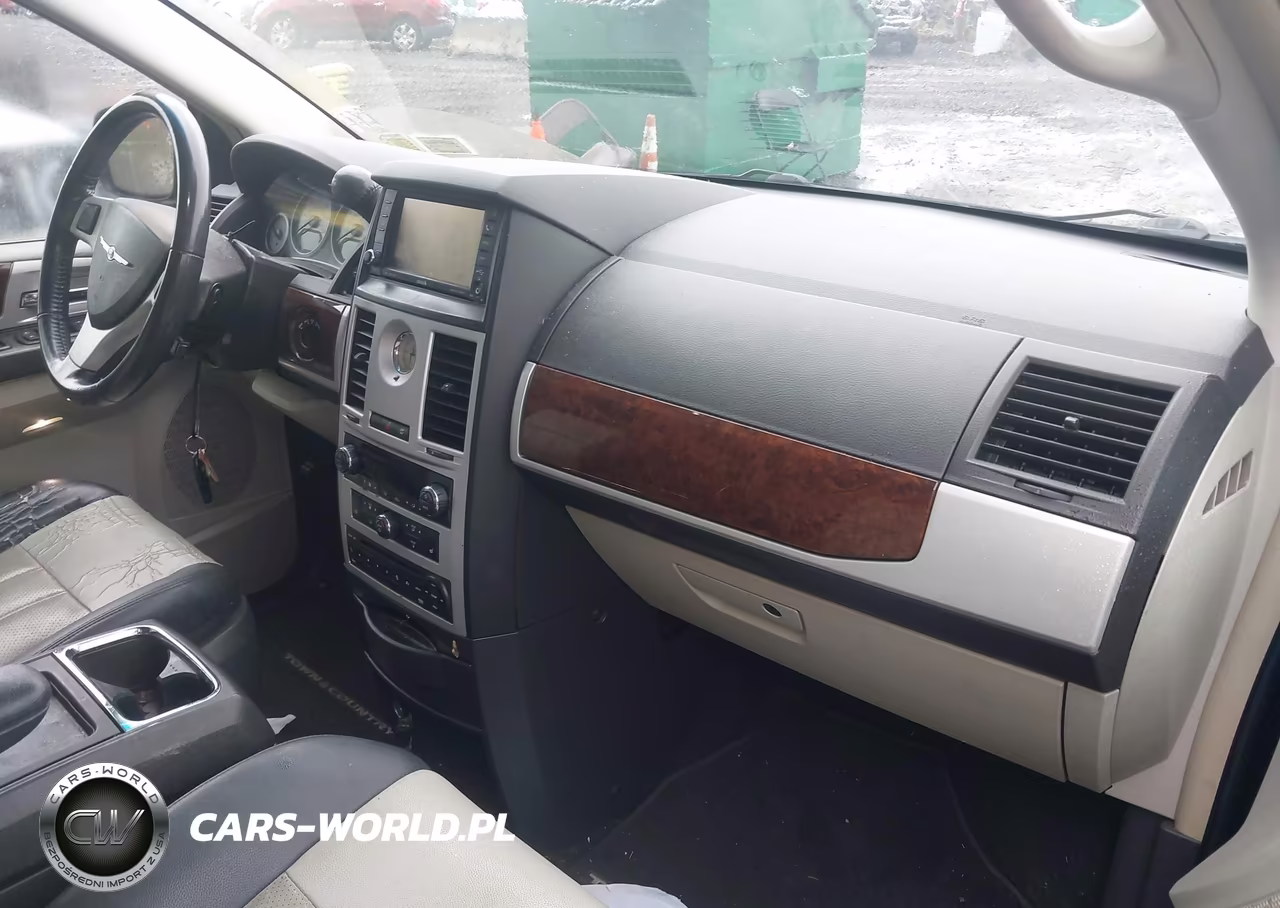 2010 Chrysler Town & Country Touring Plus VIN:2A4RR8DXXAR320401 - 5