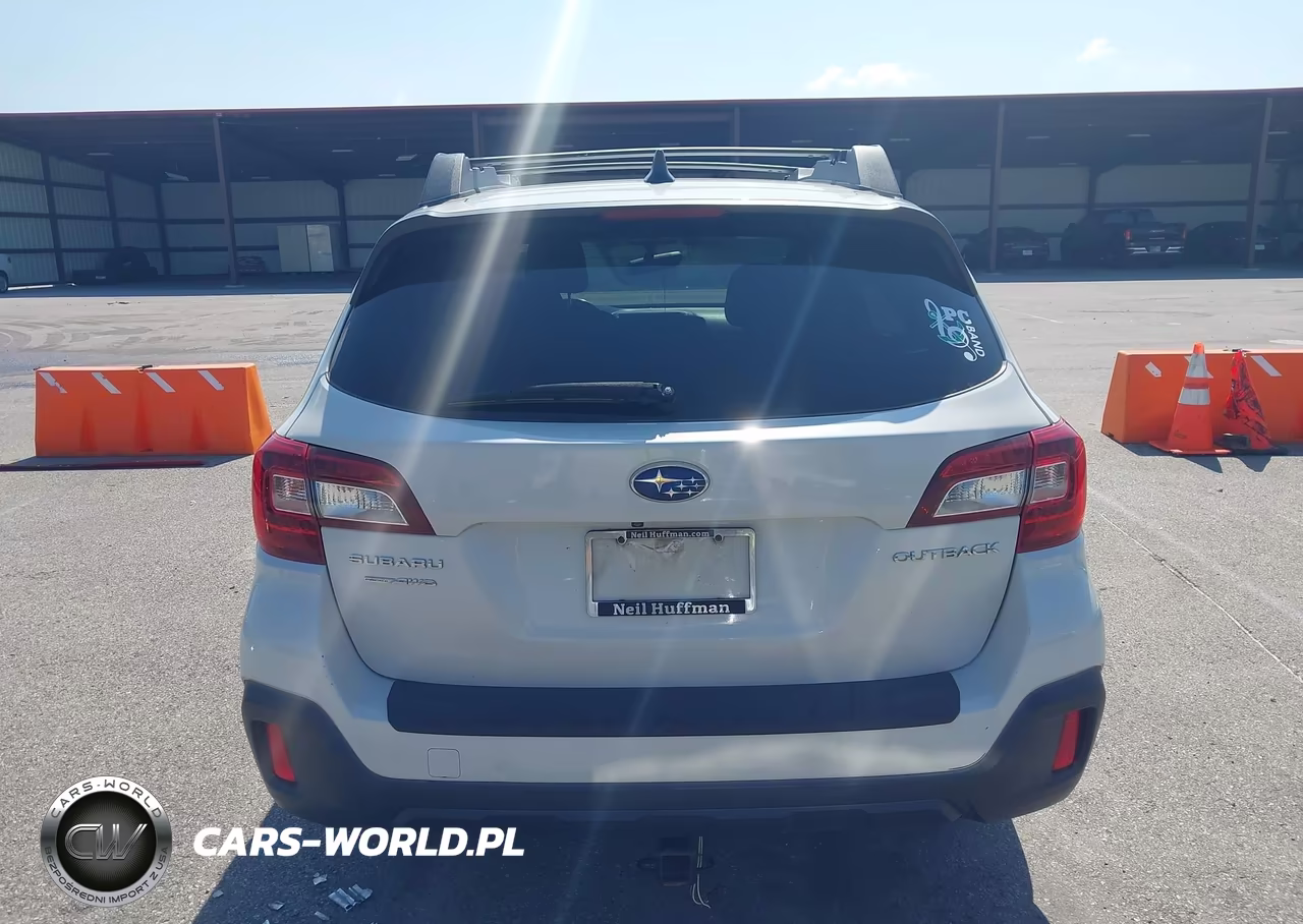 2018 Subaru Outback 2.5I Premium VIN:4S4BSAFC0J3396405 - 16