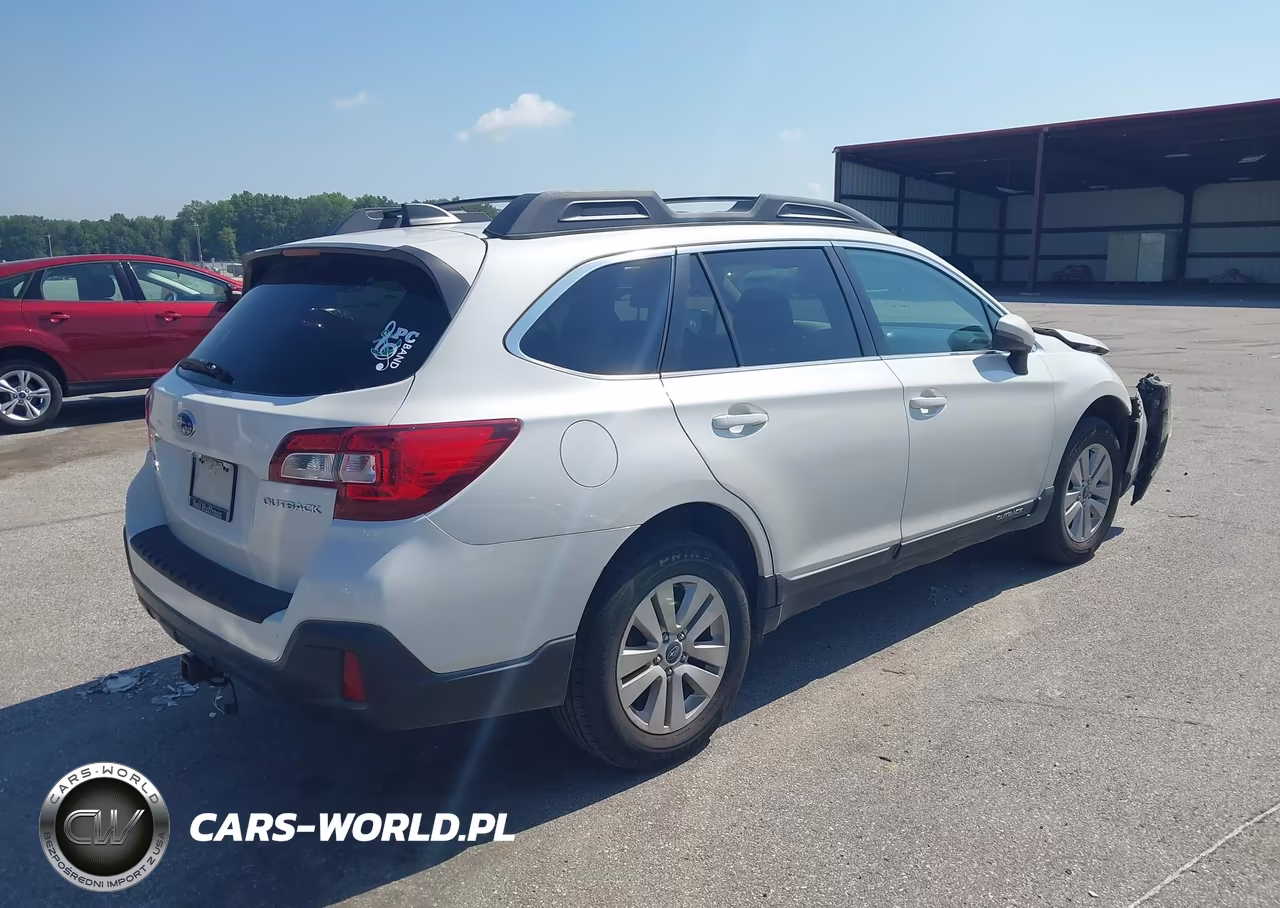 2018 Subaru Outback 2.5I Premium VIN:4S4BSAFC0J3396405 - 4
