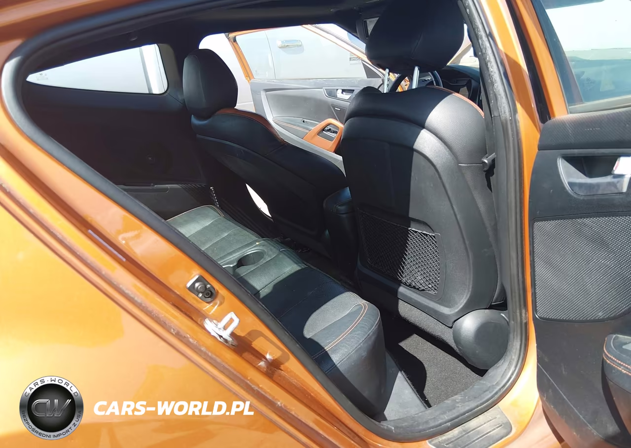2016 Hyundai Veloster Turbo VIN:KMHTC6AE9GU292568 - 8